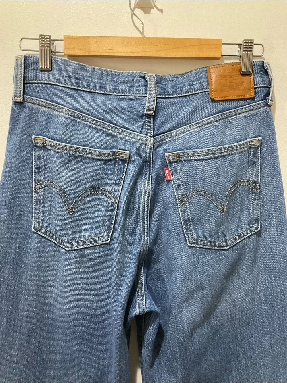 Levi's Women's Ribcage Wide Leg Size 28